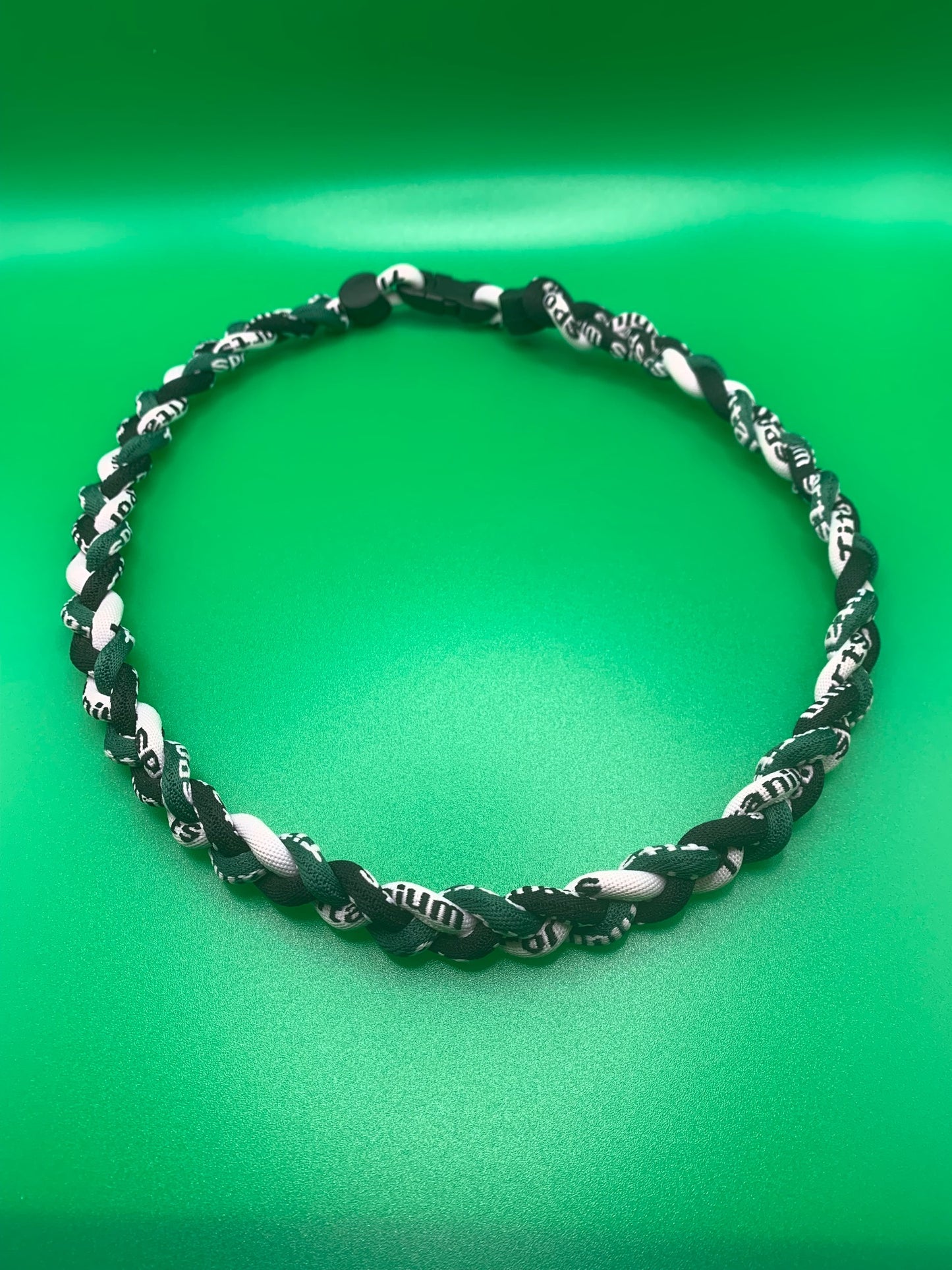 BRAIDED SPORTS NECKLACE - Green and White
